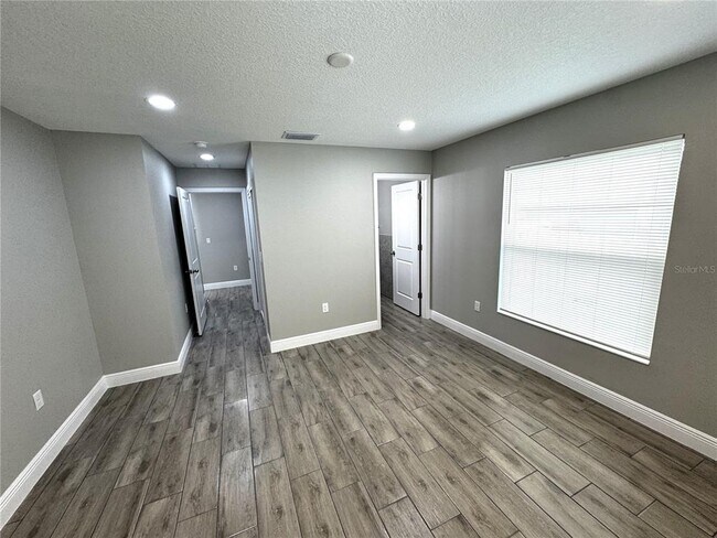 Building Photo - 5 Olive Pl