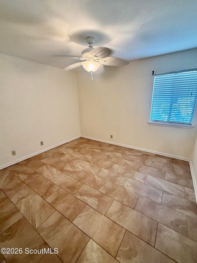 Building Photo - 227 Walmar Grove
