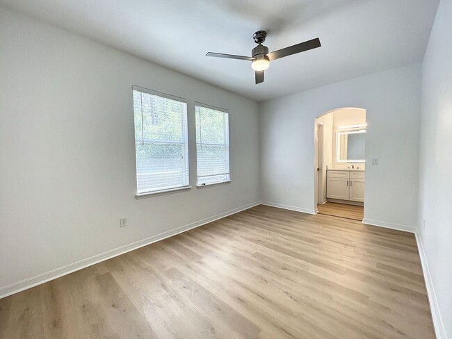 Building Photo - Beautifully Renovated Home in Tampa Palms ...