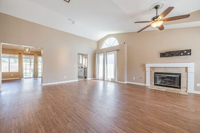 Building Photo - Beautiful 3-Bedroom Home in West Palmdale Community