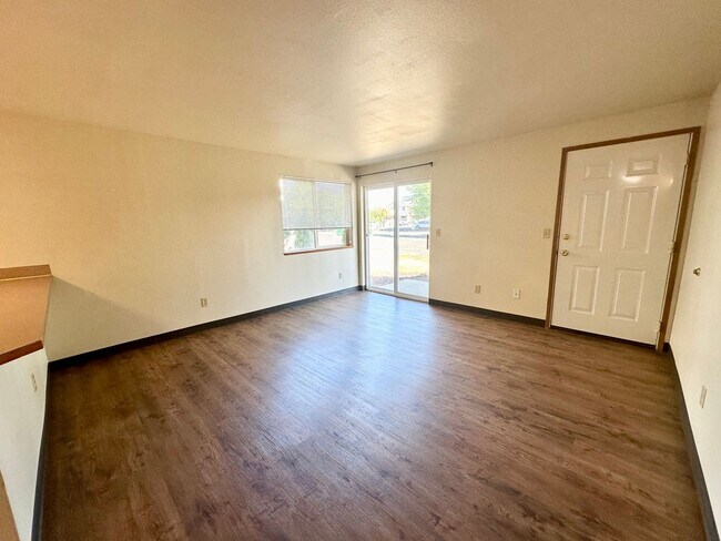 Building Photo - 808 Juniper Ave
