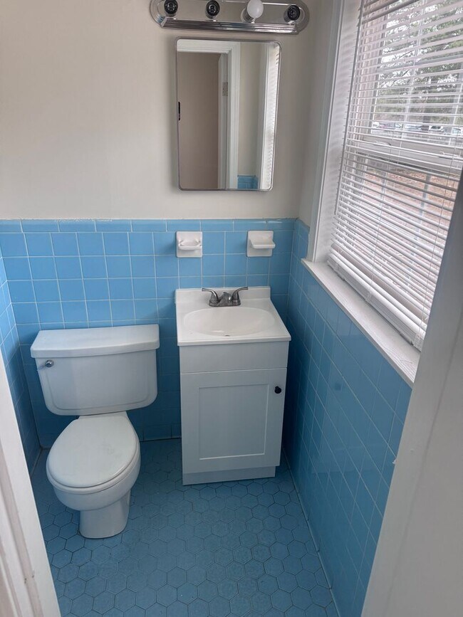 Building Photo - 3521 65th Ave