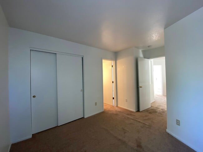 Building Photo - Large Four Bed, Three Bath Home with a Pool