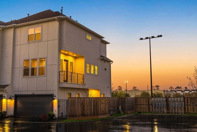 Building Photo - 6302 Chelsea Falls Ln