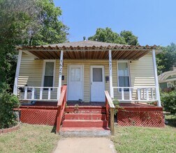 Building Photo - E 4th Street Duplex