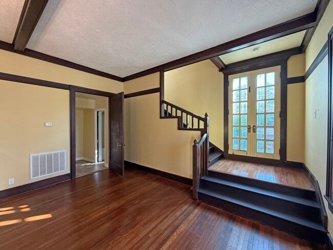 Building Photo - 551 E Boswell St