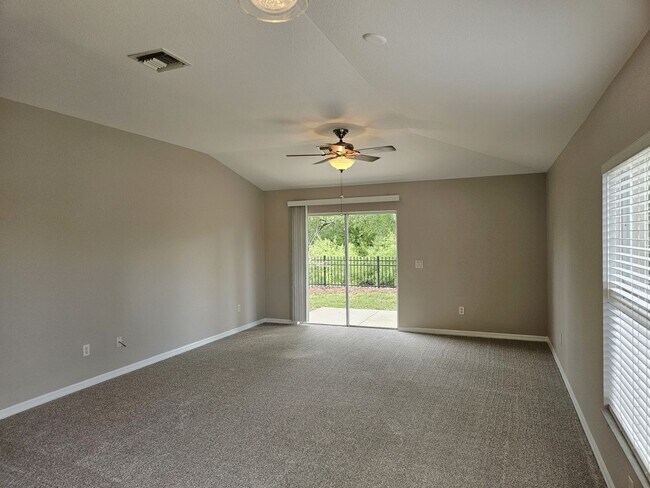 Building Photo - Annual Rental - Lovely 3 Bedroom 2 Bathroo...