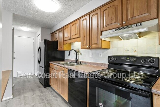 Building Photo - 993 Heather Ridge Dr