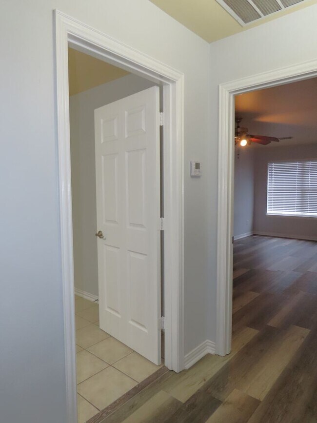 Building Photo - South Tyler, Stunning 4 Bedroom. 3.5 Bath ...