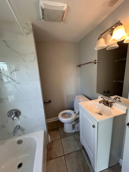 Building Photo - 240 Riverview Ave