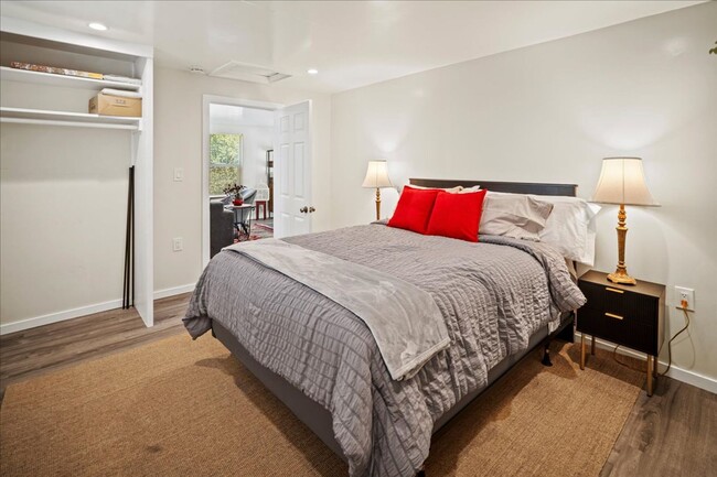 Building Photo - 272 W Carmel Valley Rd