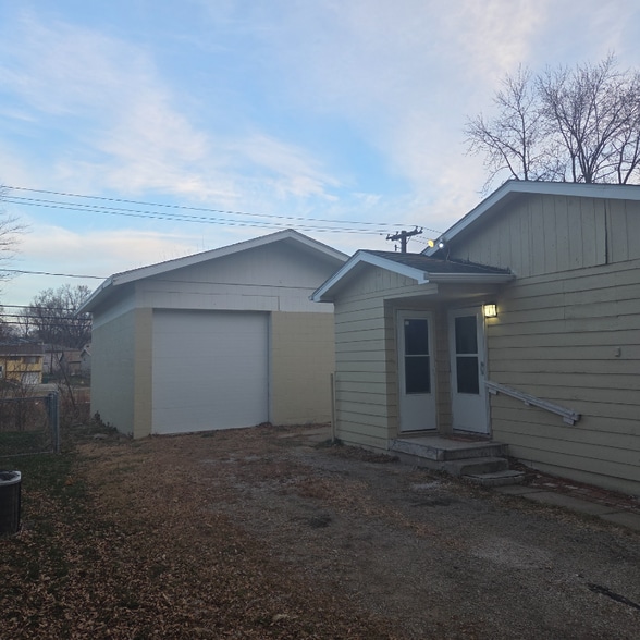 Building Photo - 7502 Valley Rd