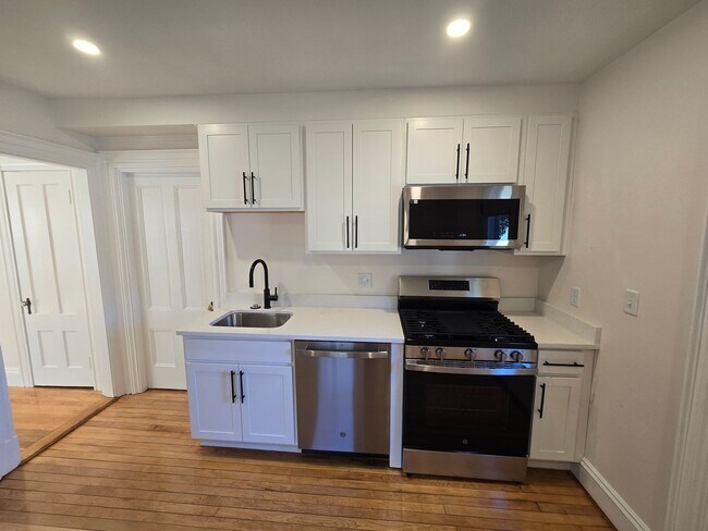 Building Photo - Live in this NEWLY updated 1 bed / 1 bath ...
