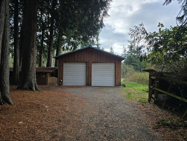 Building Photo - Tiny Home in the County!
