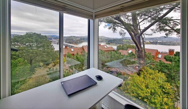 Building Photo - One bedroom top floor corner unit condo with gorgeous view for rent!