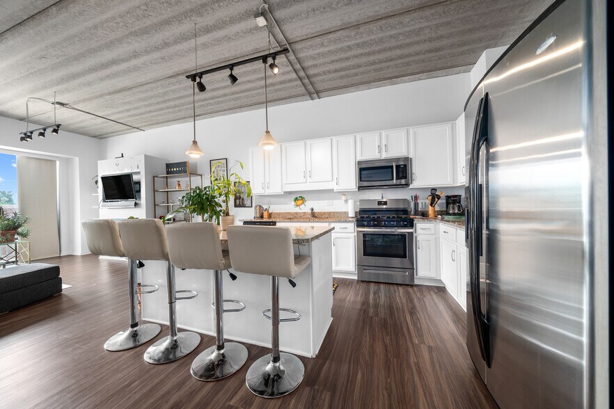 Building Photo - 101 Curry Ave