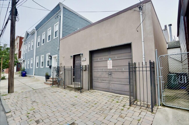 Building Photo - 115 Sherman Ave