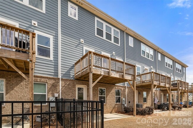 Building Photo - 6985 Waterstone Dr