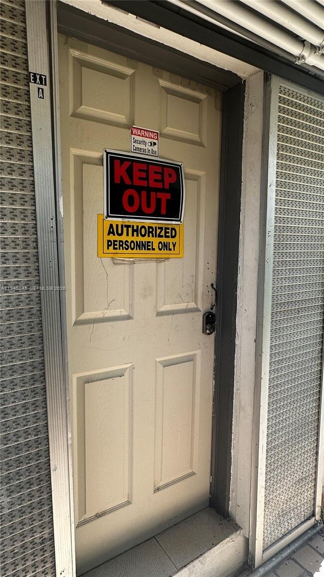 Building Photo - 732 Moffett St