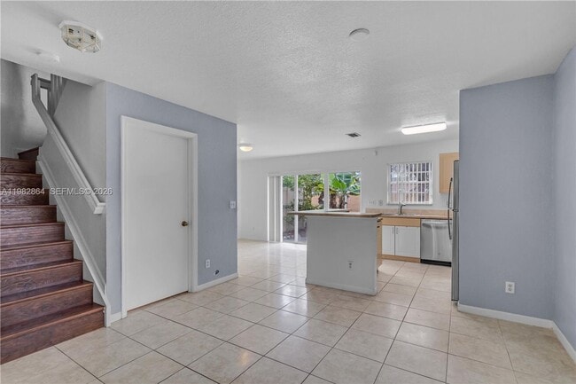 Building Photo - 2400 SW 87th Way