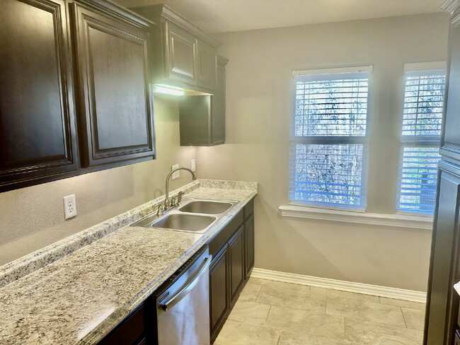 Building Photo - 35 Gore Ln