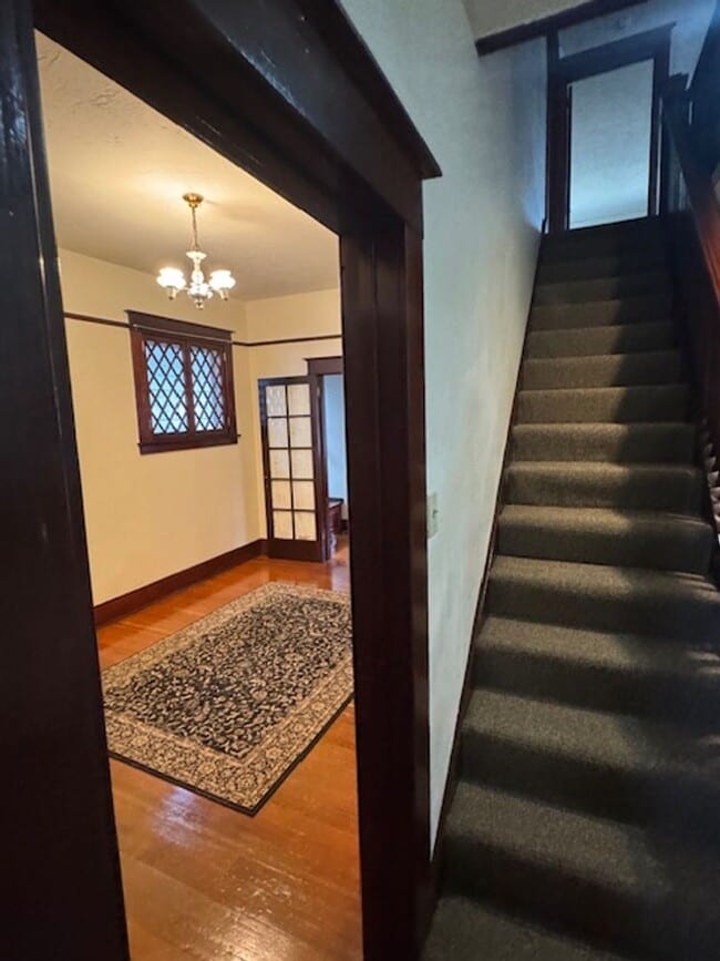 Building Photo - 4 Bedroom Home Beautifully Updated w/ Original Character