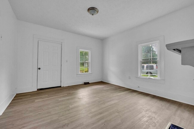 Building Photo - 848 42nd Pl N