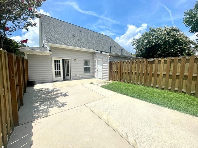 Building Photo - 3 Bedroom, 2 Bath Townhome in Park West of...