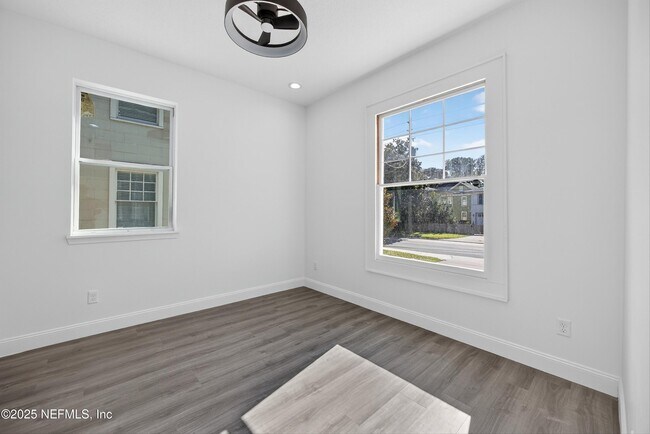 Building Photo - 2315 Park St