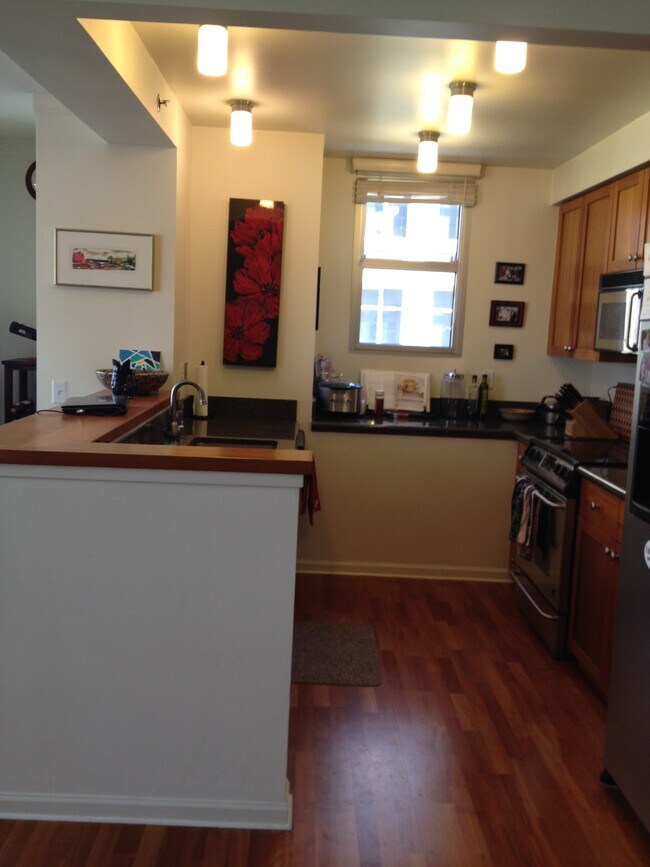 kitchen - 1800 Washington St