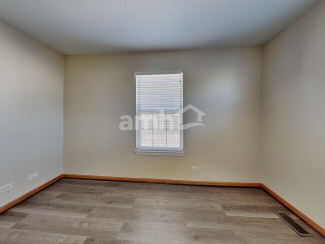 Building Photo - 1217 Violet Ln