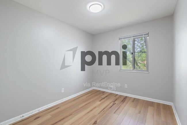Building Photo - 3027 Rotunda Ct S