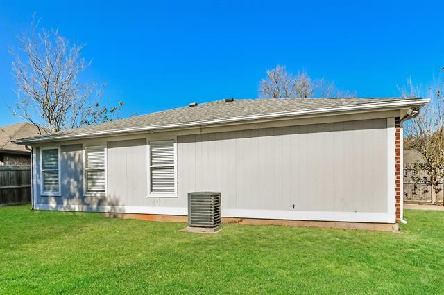 Building Photo - 1359 Lincolnshire Way