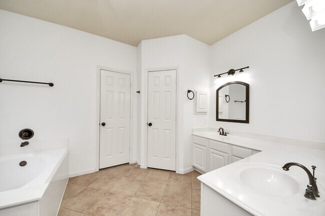 Building Photo - 42 S Lace Arbor Dr