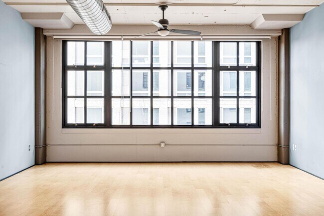 Building Photo - Stylish, south-facing 1-bdrm/1-bath loft in the Pearl—Deeded parking & storage