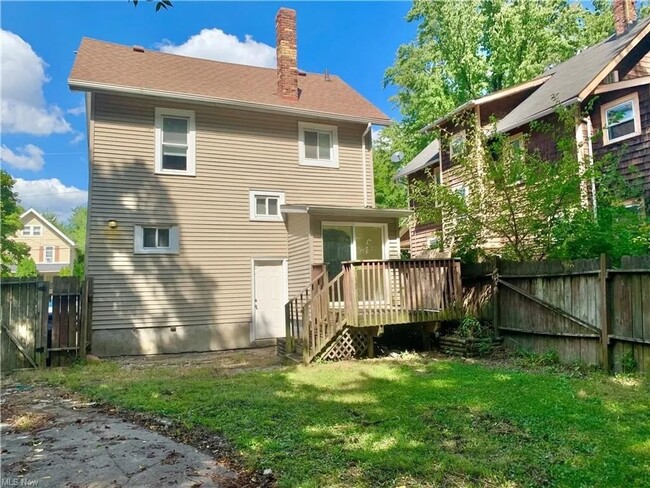 Building Photo - 4 Bedroom 1 Bathroom House in Akron