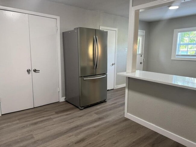 Building Photo - 6633 Racine Dr