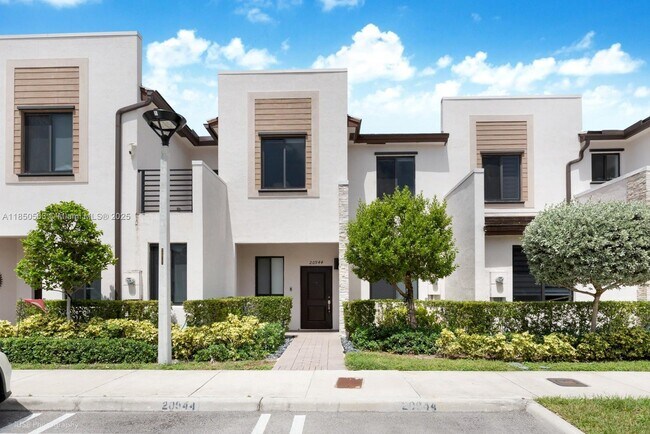 Primary Photo - 20944 NE 8th Ave