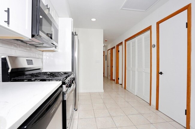 Building Photo - 1150 70th St