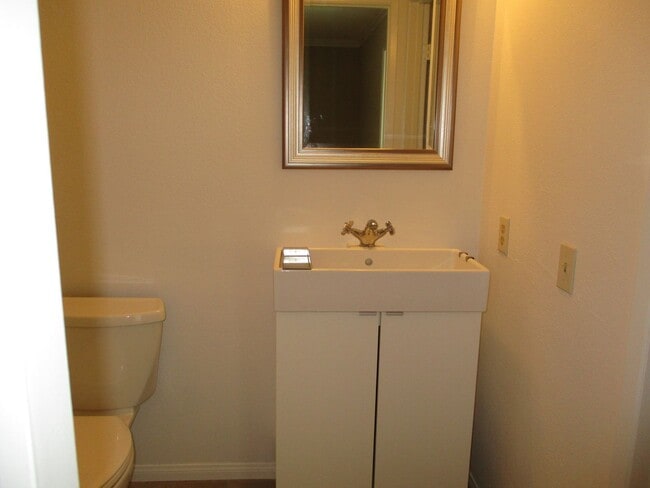 Building Photo - Rancho Bernardo 3 bedroom 2.5 bath Spaciou...