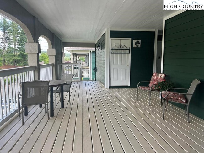 Building Photo - 155 Birkdale Ct