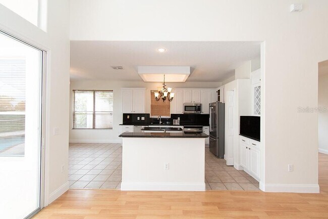 Building Photo - 1707 Golfview Dr