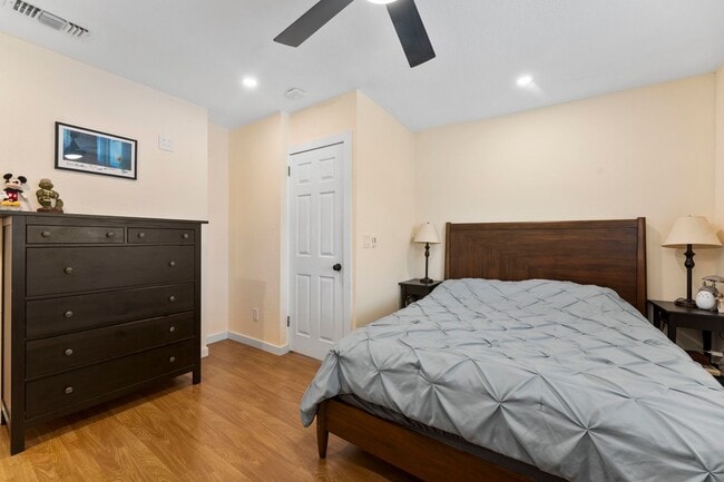 Building Photo - SPACIOUS 4 BEDROOM/2 BATHROOM HOME FOR REN...