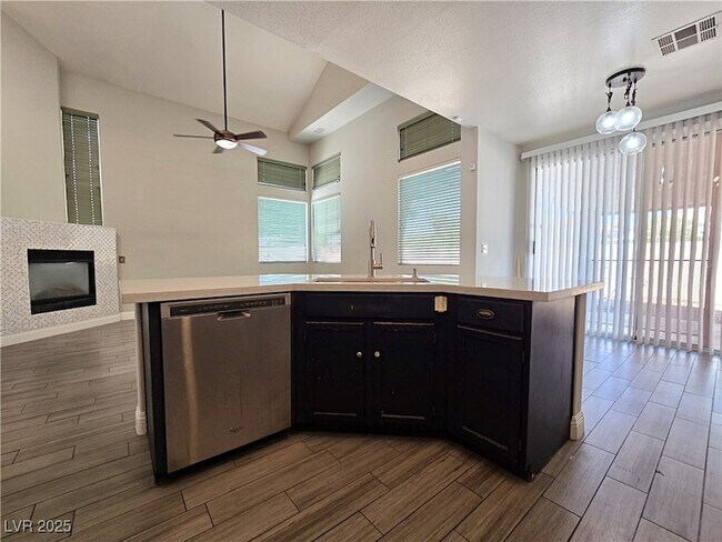 Building Photo - 53 Desert Dawn Ln