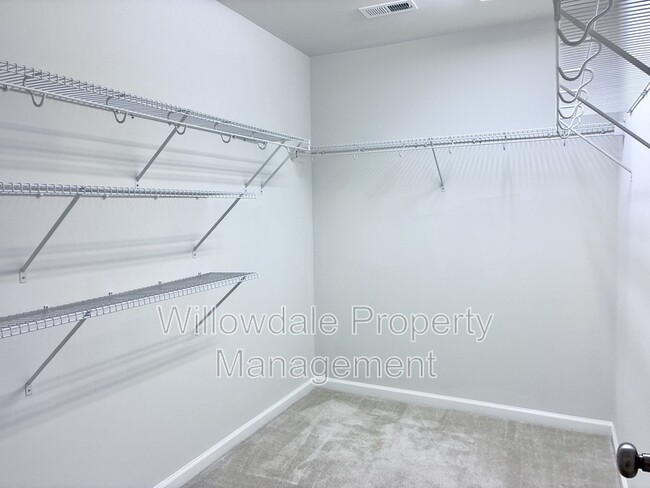 Building Photo - 1112 Lakebrink Dr