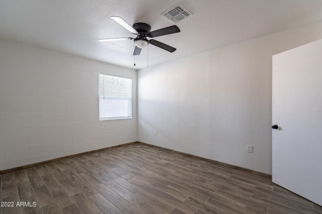 Building Photo - 37 E El Parque Dr