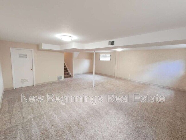 Building Photo - 5330 Silver Spur Ave