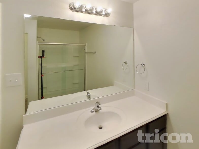 Building Photo - 1335 Coltview Pl