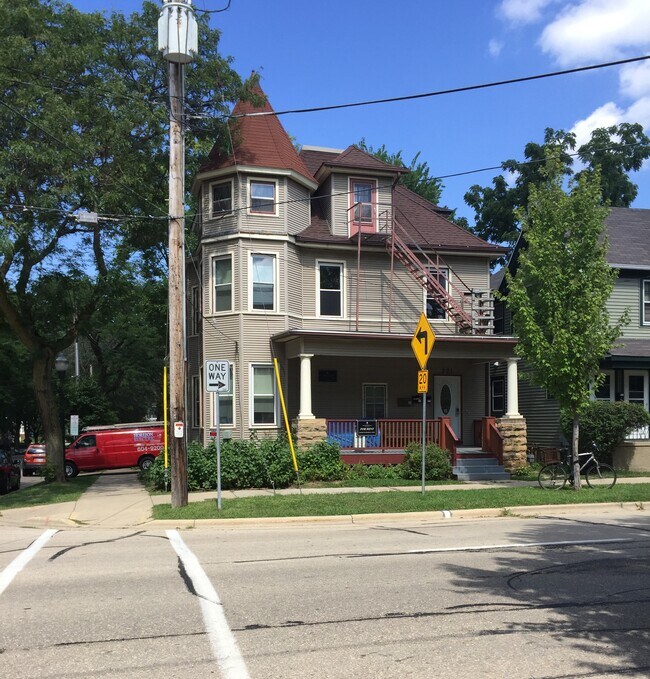 Primary Photo - 201 S Bassett St