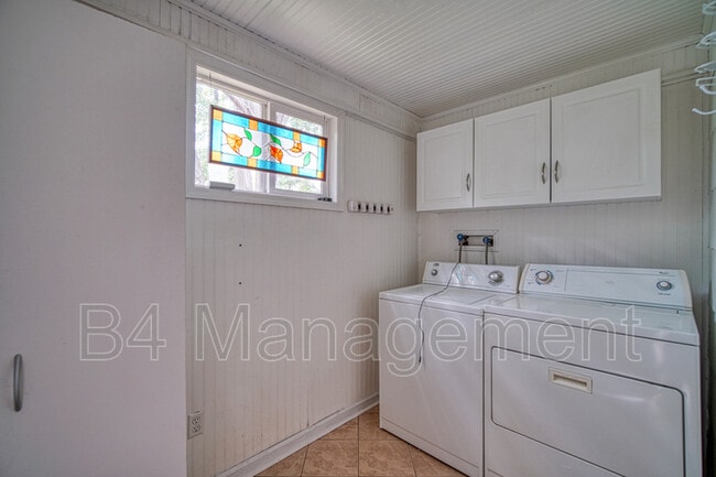 Building Photo - 534 Lucerne Dr
